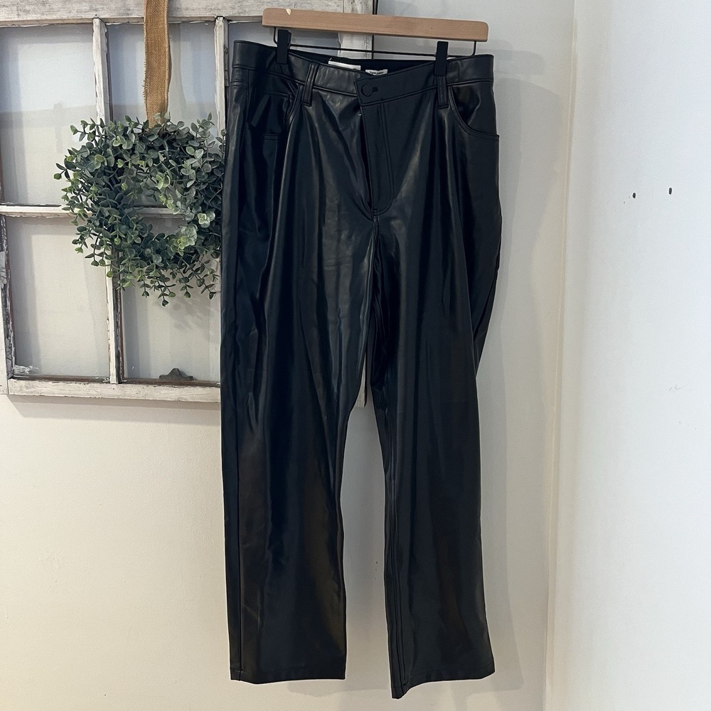 Abercrombie & Fitch Curve Love High Rise 90s Relaxed Vegan Leather Pant Sz 33/16 - Picture 2 of 5
